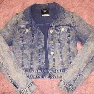 UO BDG acid wash cropped denim jacket!